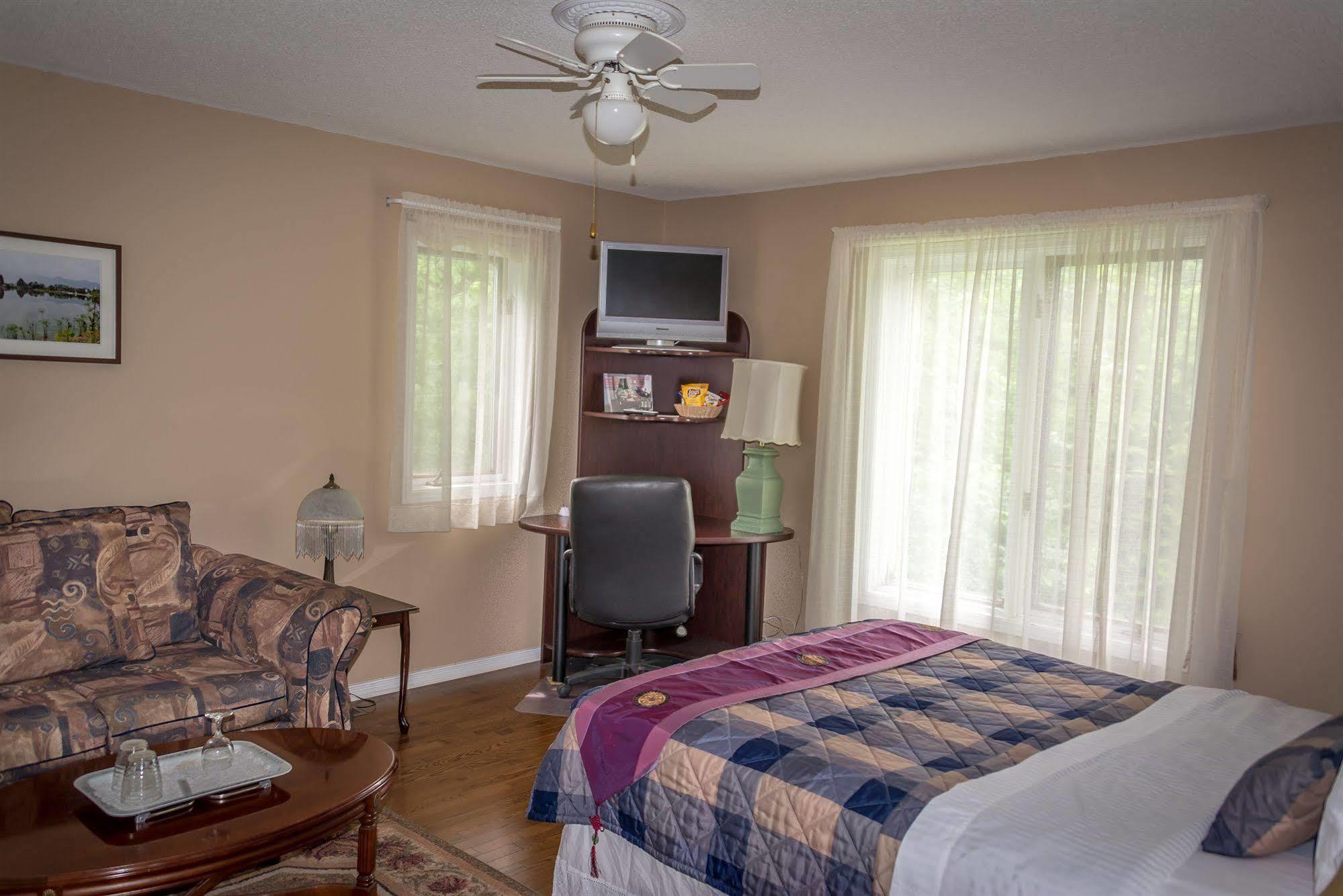 A La Villa Rivermead Gatineau Esterno foto